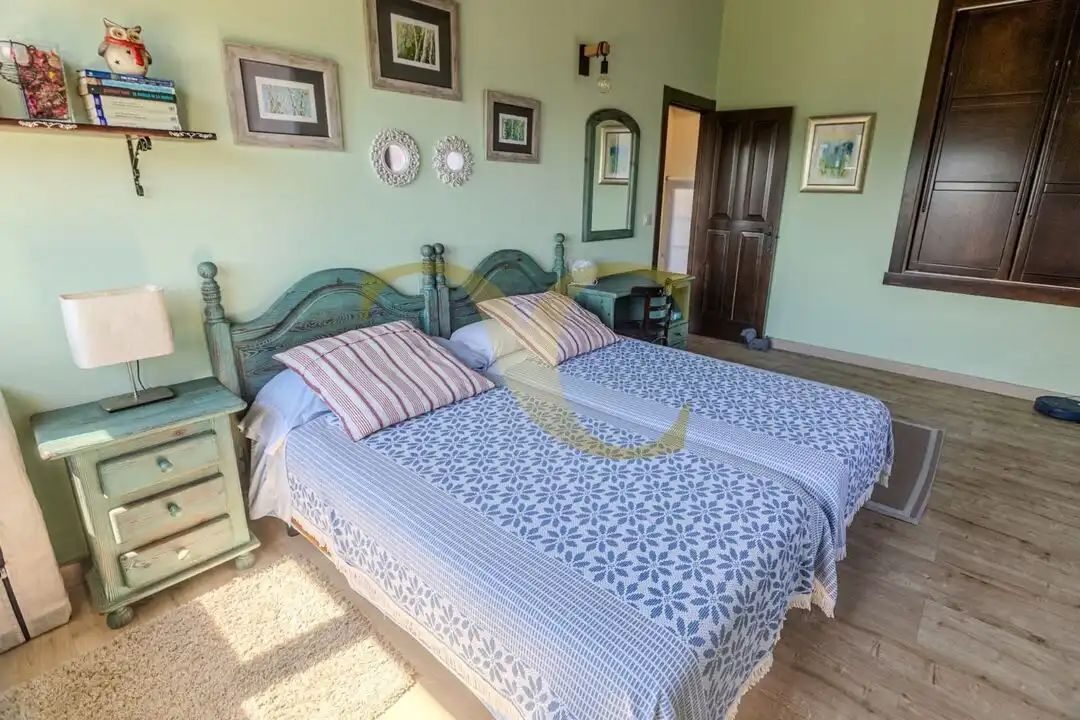Dormitori de Casa o xalet en venda en Cangas de Onís amb Calefacció, Jardí privat i Terrassa