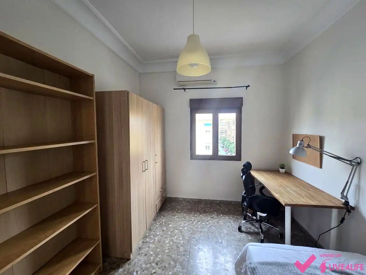 Bedroom of Flat for rent in Sevilla  with Air Conditioner, Terrace and Furnished