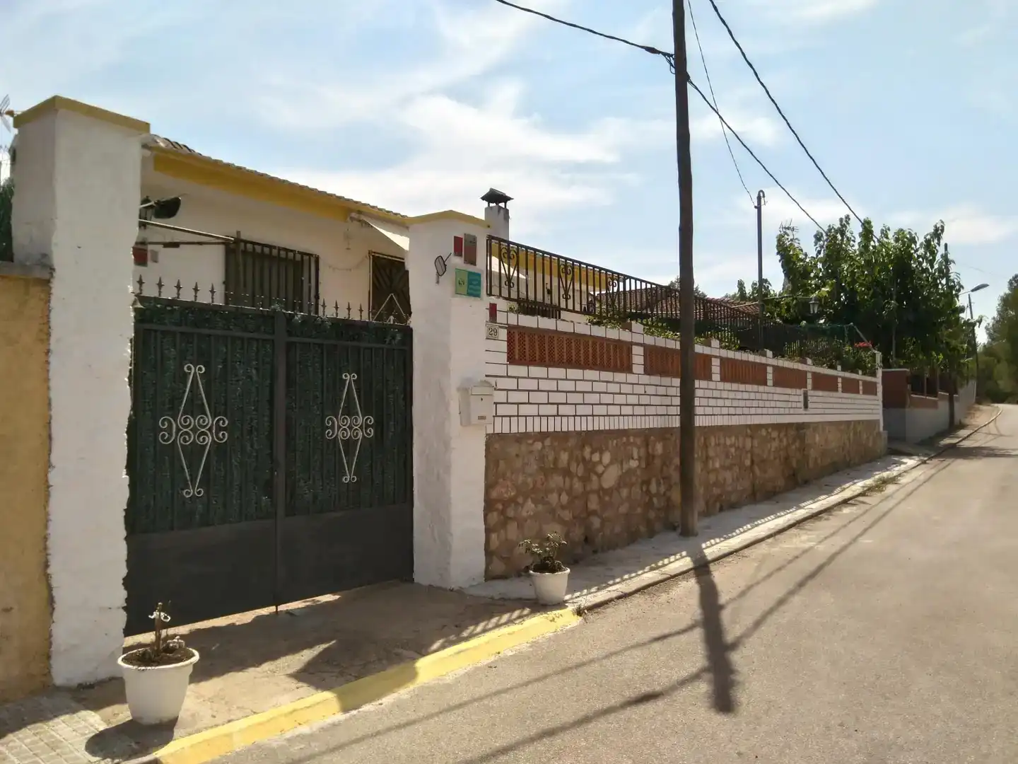Vista exterior de Pis en venda en La Bisbal del Penedès amb Aire condicionat, Jardí privat i Parquet