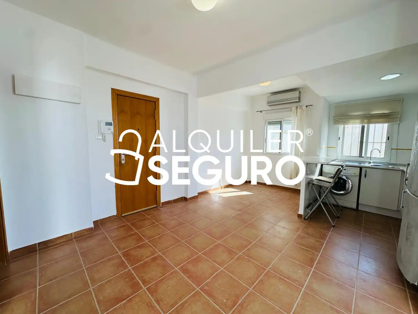 Flat for rent in Valencia  with Air Conditioner