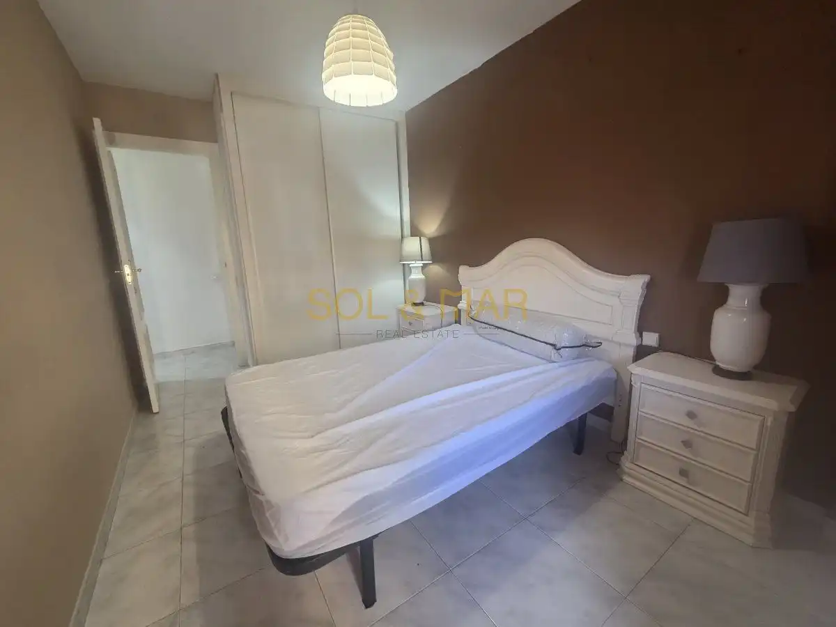 Schlafzimmer von Wohnungen zur Miete in Benalmádena mit Klimaanlage und Terrasse