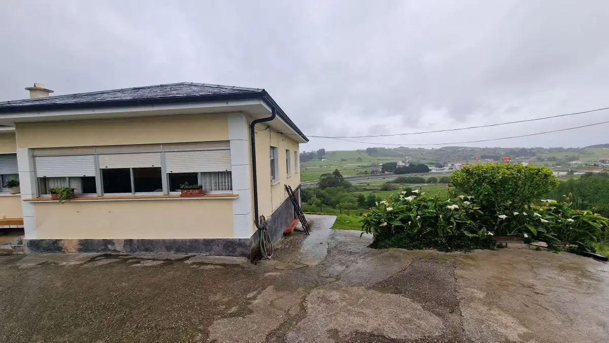 Vista exterior de Casa o chalet en venta en Miengo con Calefacción, Terraza y Trastero