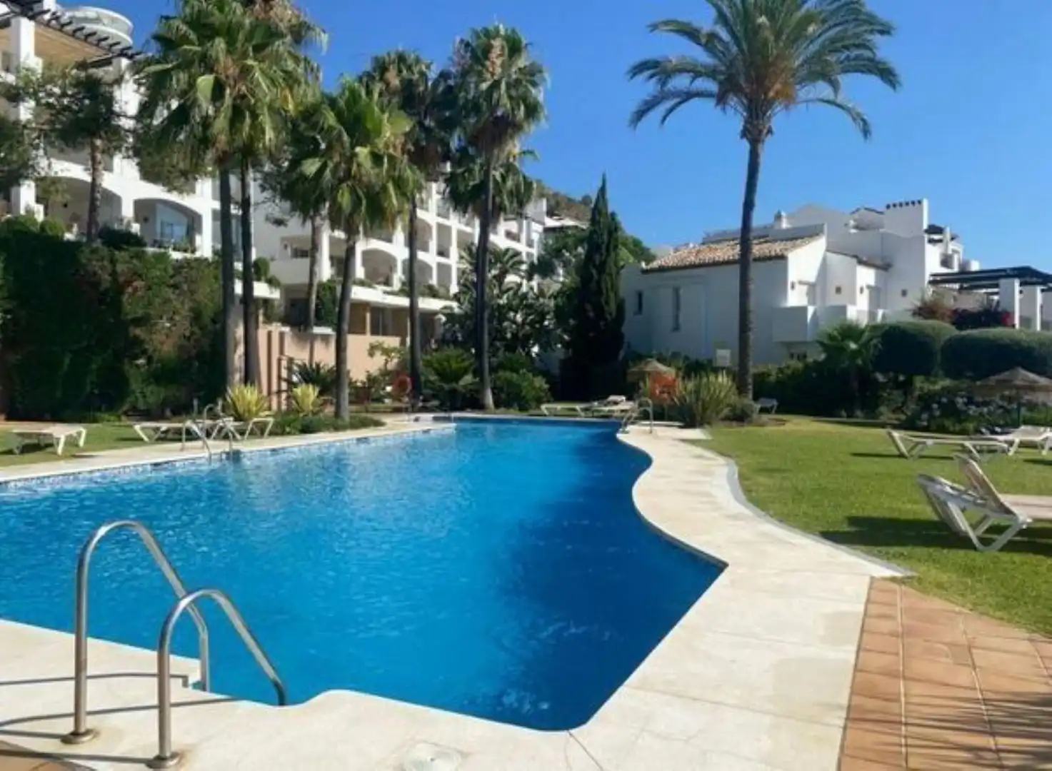 Pis amb piscina en venda a Calle Hernán Cortés 3