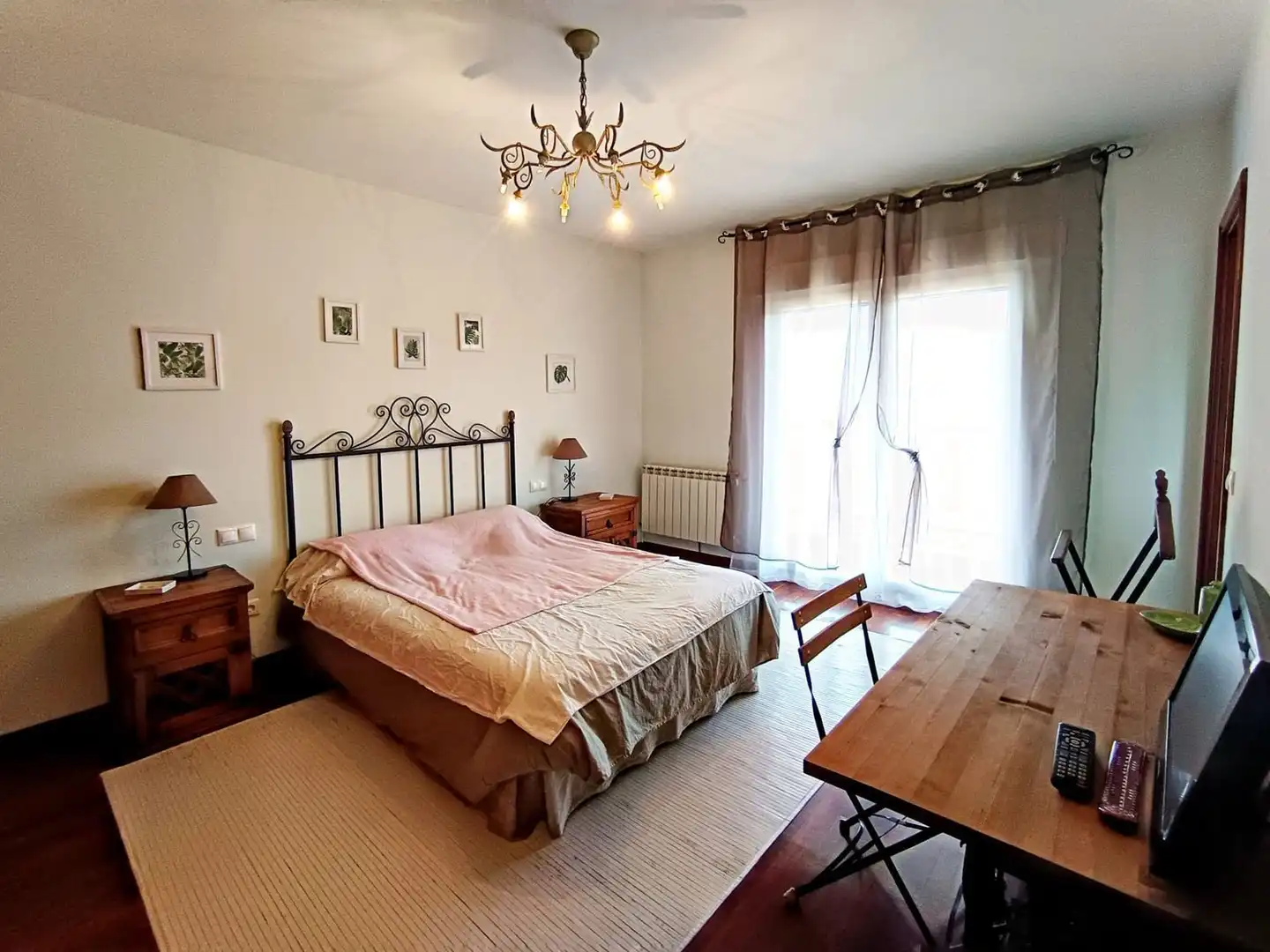 Dormitori de Casa o xalet en venda en Pontevedra Capital  amb Jardí privat, Terrassa i Traster