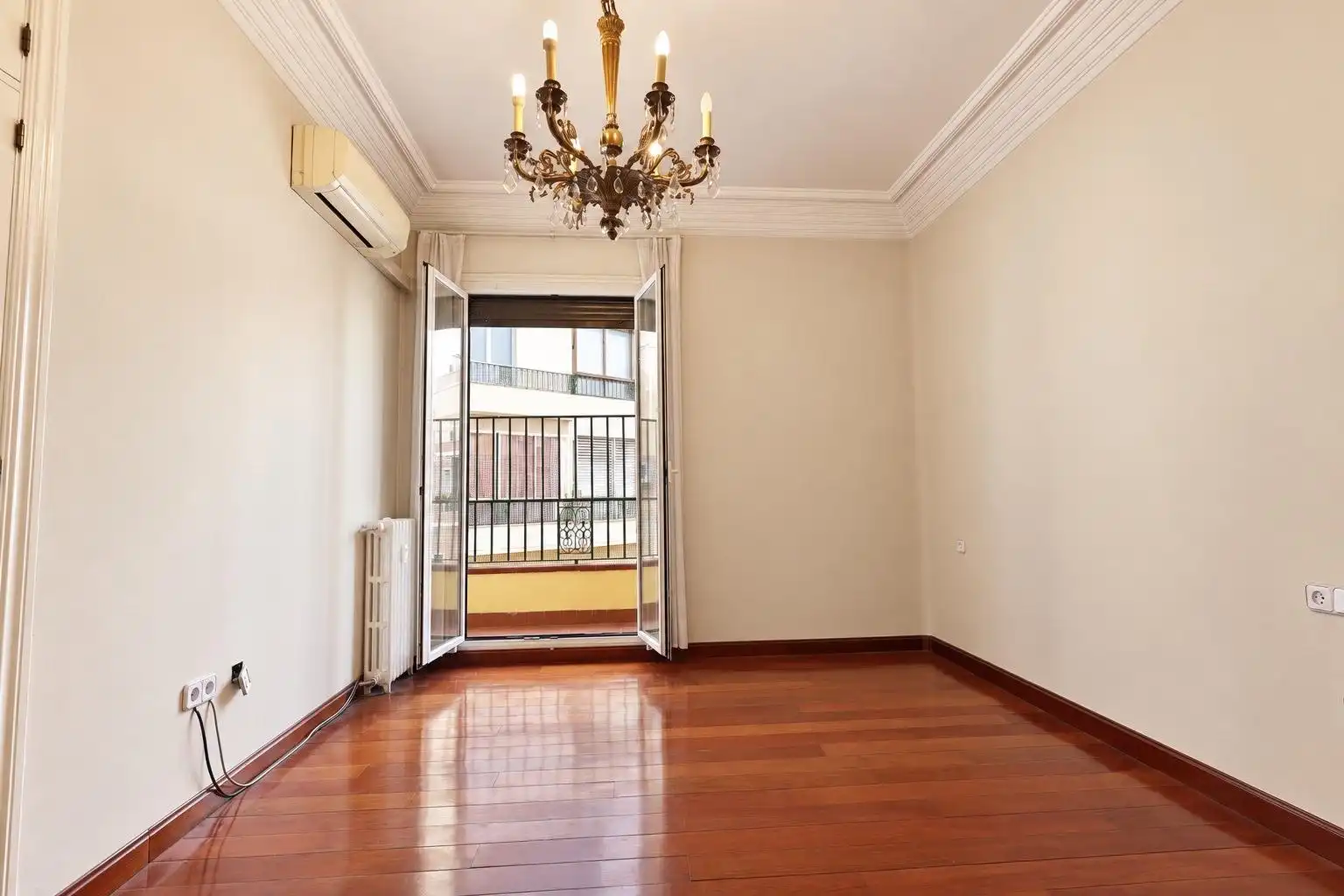 Sala d'estar de Pis en venda en Madrid amb Aire condicionat, Calefacció i Parquet
