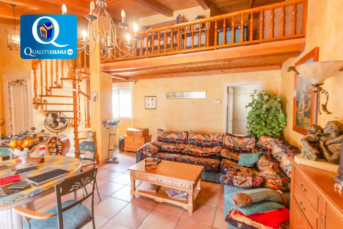 Sala de estar de Casa adosada en venta en Crevillent con Aire acondicionado, Terraza y Trastero