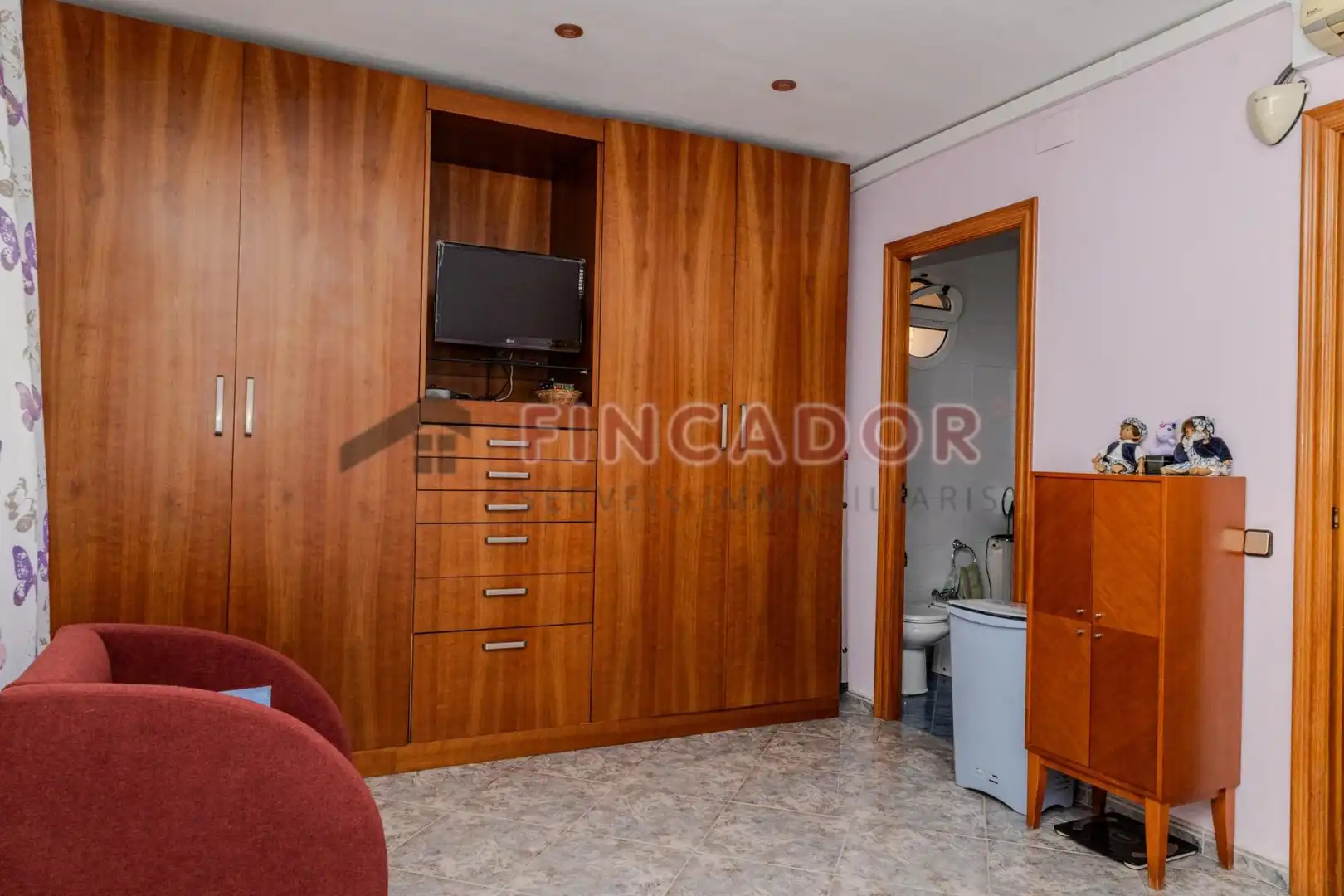 Detached homes for sale in Carrer de Gravina, Llefià