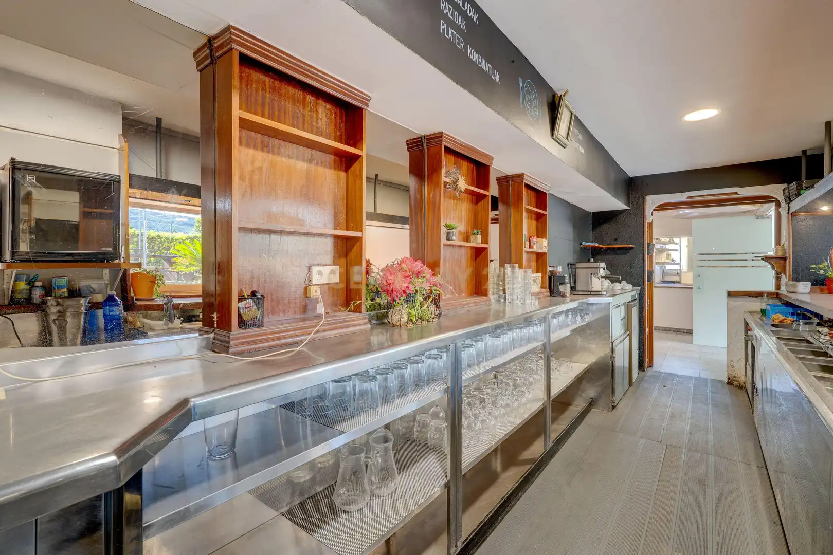 Commercial properties for sale in Deba  with Air Conditioner