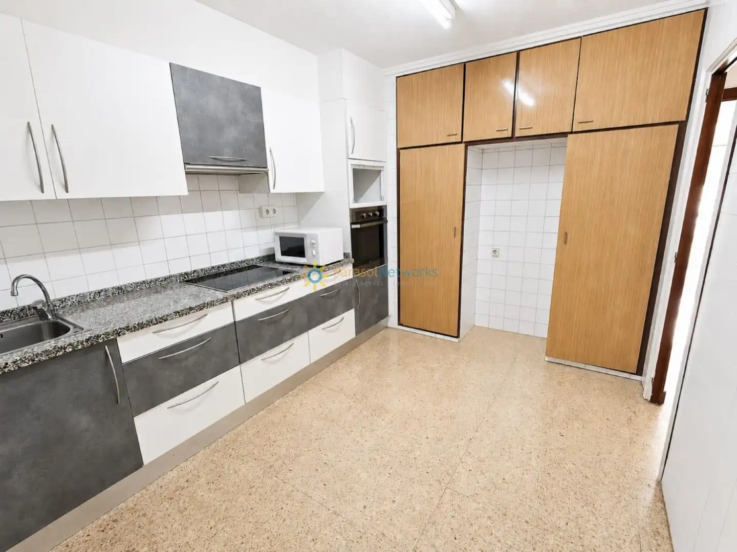 Cuina de Pis en venda en Oliva amb Forn