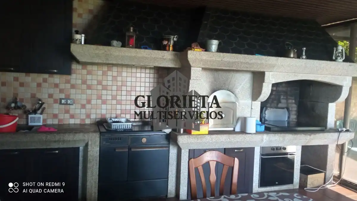 Cuina de Casa o xalet en venda en Nigrán amb Calefacció, Parquet i Terrassa