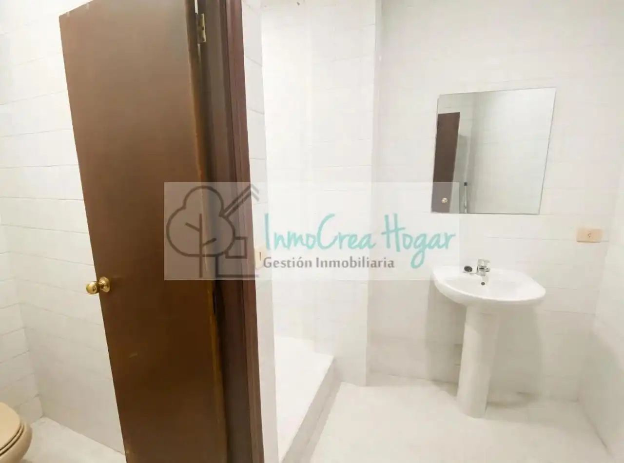 Bathroom of Commercial properties for rent in O Porriño  , Pontevedra