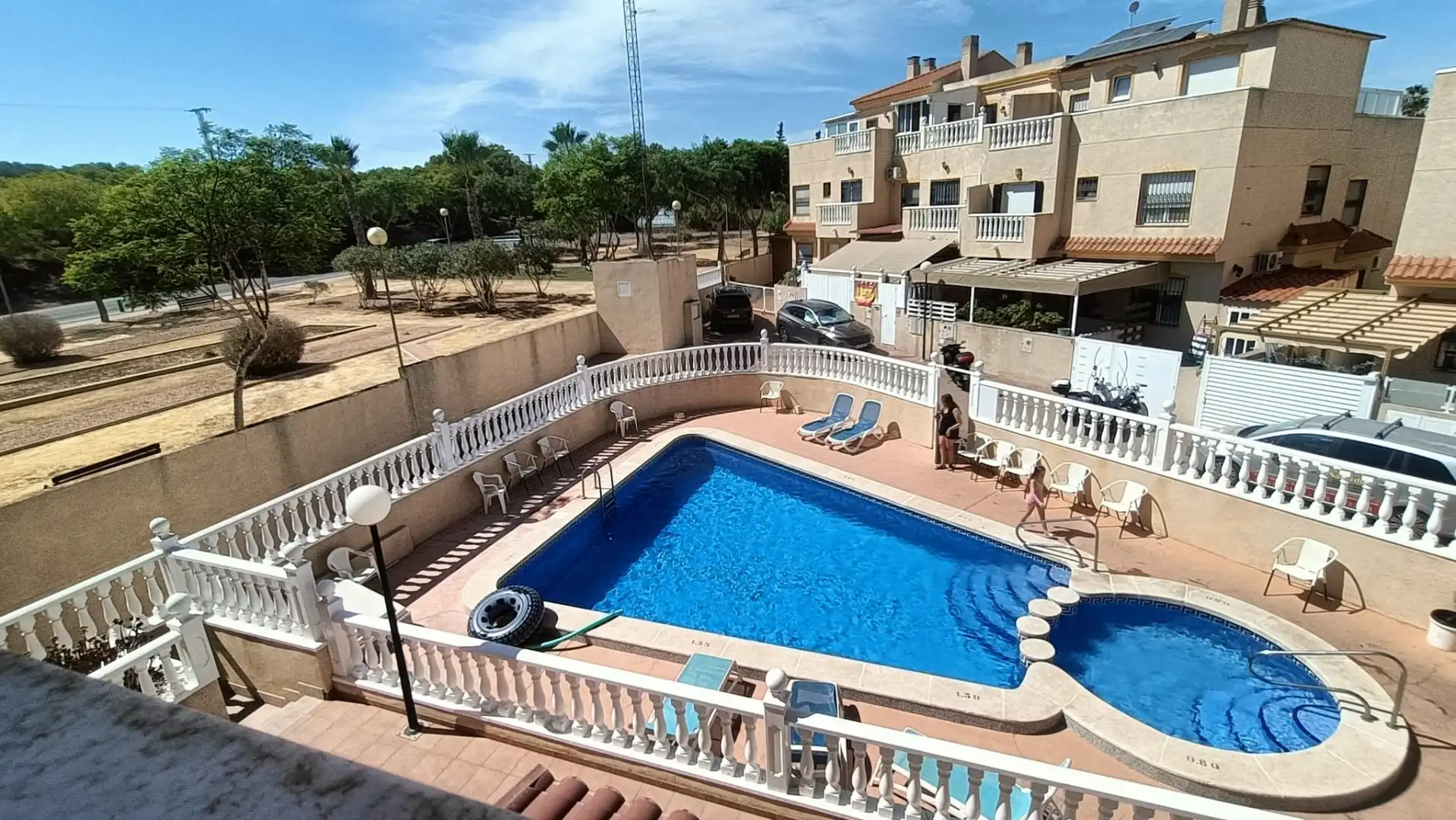 Adosado con piscina en venta en El Edén