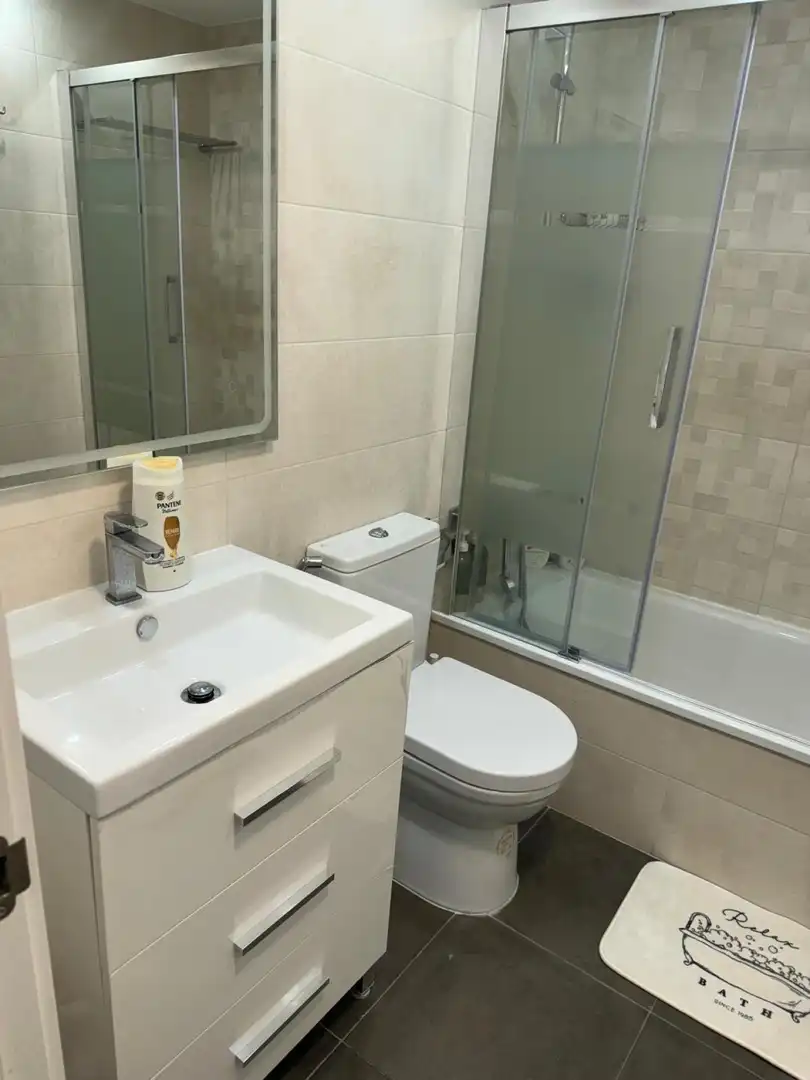 Bathroom of Flat for rent in Valencia  with Air Conditioner, Heating and Furnished