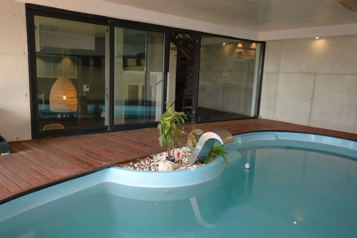 Piscina de Casa o xalet en venda en Donostia - San Sebastián  amb Aire condicionat, Calefacció i Jardí privat