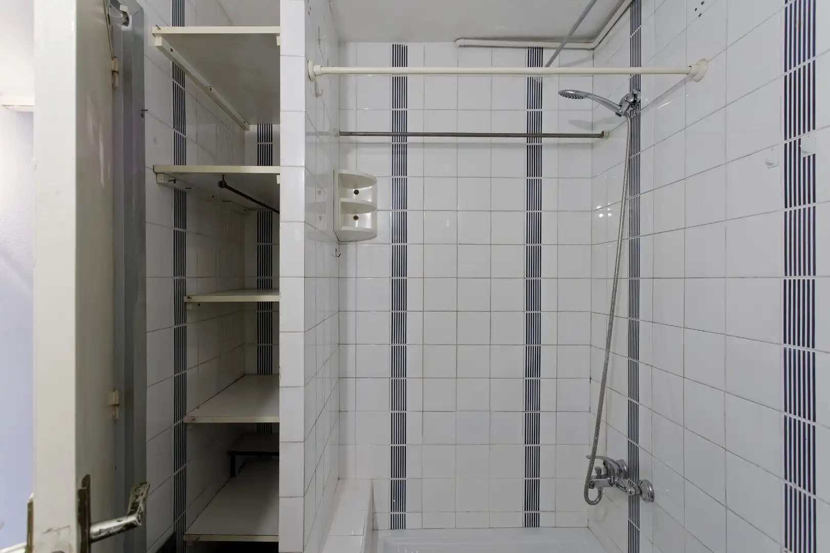 Baño de Ático en venta en Barcelona con Calefacción, Terraza y Domótica