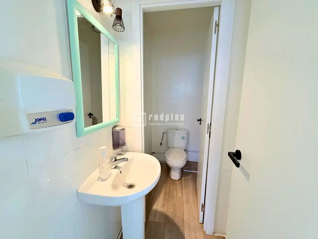 Baño de Local en venta en Madrid