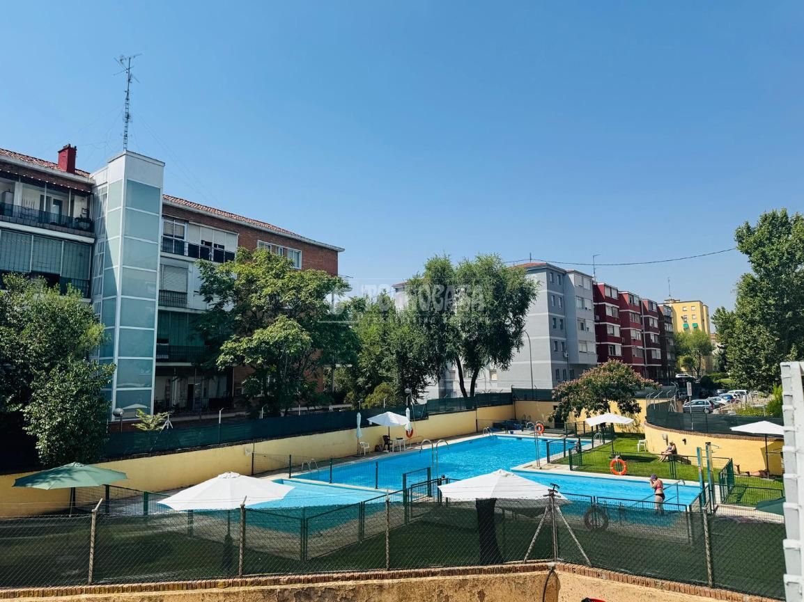 Piscina de Piso en venta en  Madrid Capital con Aire acondicionado, Calefacción y Terraza