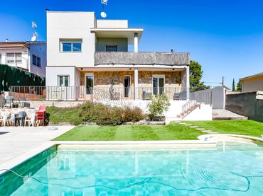 Chalet con piscina en venta en Vacarisses