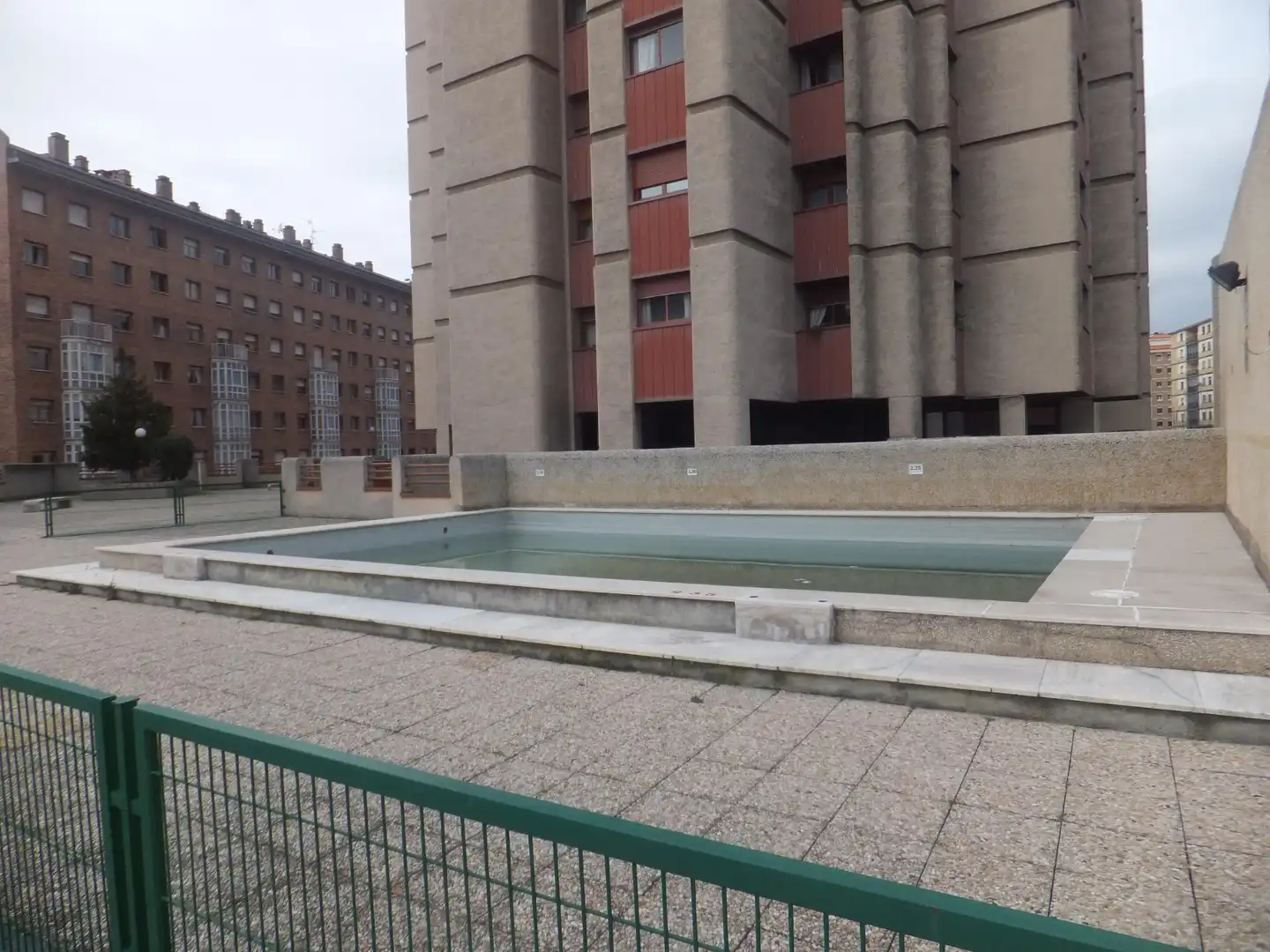 Schwimmbecken von Wohnungen zur Miete in  Pamplona / Iruña mit Heizung, Parkett und Terrasse
