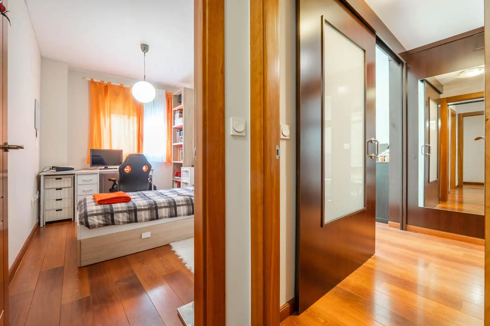 Wohnung zum Verkauf in Granada mit Heizung, Privatgarten und Balkon