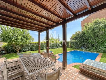 Casa con piscina en venta en de Ntra. Sra. de Lourdes