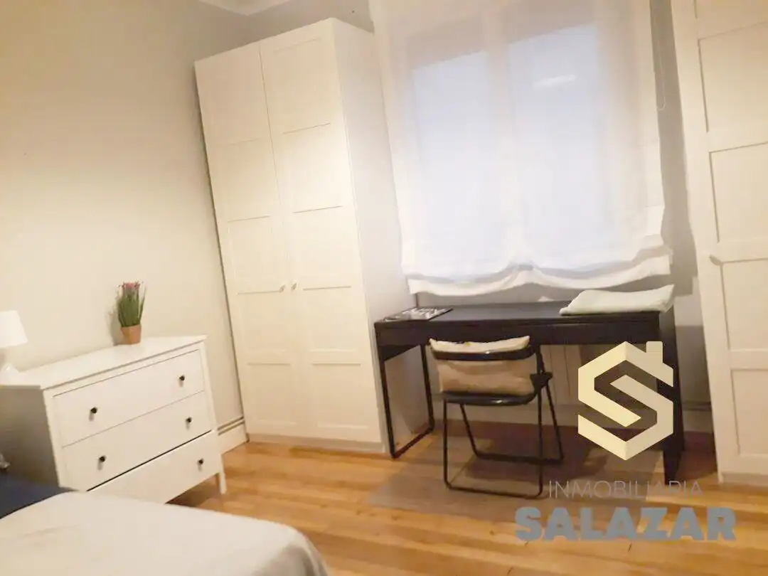 Bedroom of Flat for rent in Bilbao   with Heating