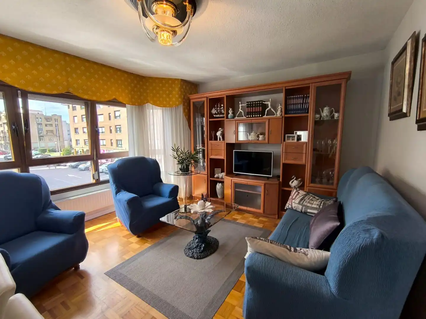 Sala d'estar de Pis en venda en Torrelavega  amb Terrassa i Balcó