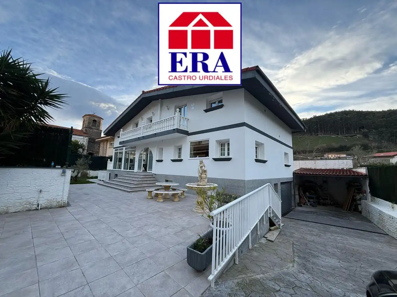 Casa con piscina en venta en Barrio Sámano
