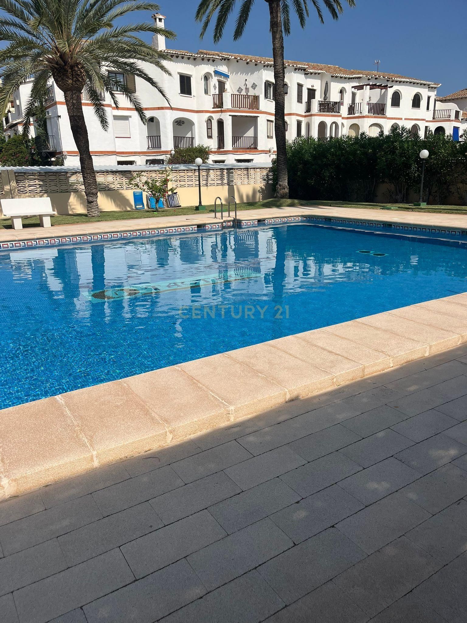 Piscina de Apartament de lloguer en Dénia amb Piscina comunitària