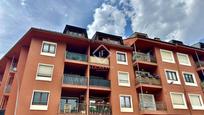 Vista exterior de Pis en venda en Puigcerdà amb Terrassa, Moblat i Balcó