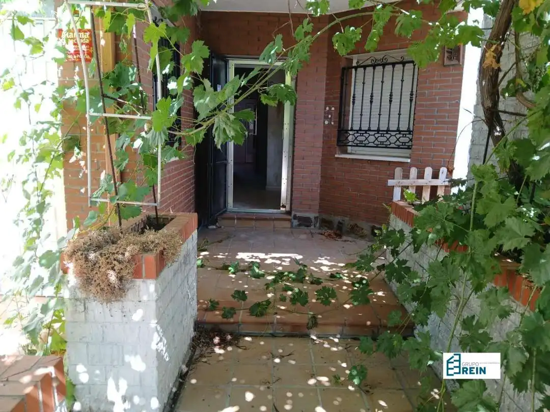 Casa adosada en venda en Esquivias amb Calefacció, Terrassa i Piscina