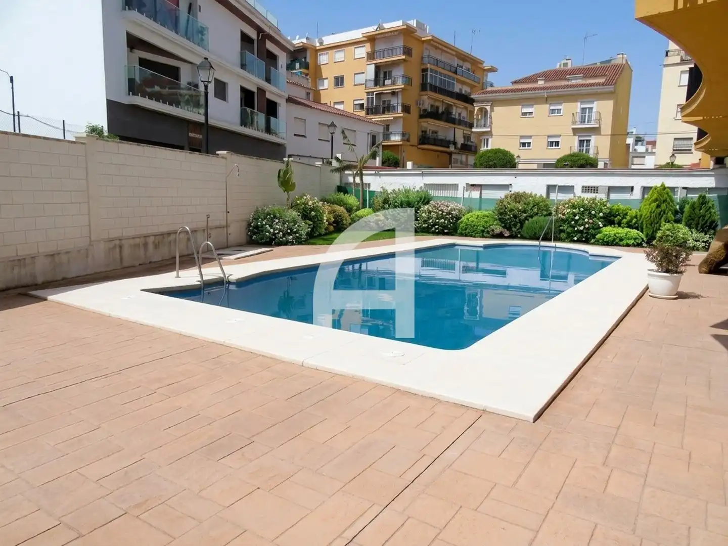 Swimming pool of Flat for sale in Fuengirola  with Air Conditioner, Heating and Parquet flooring