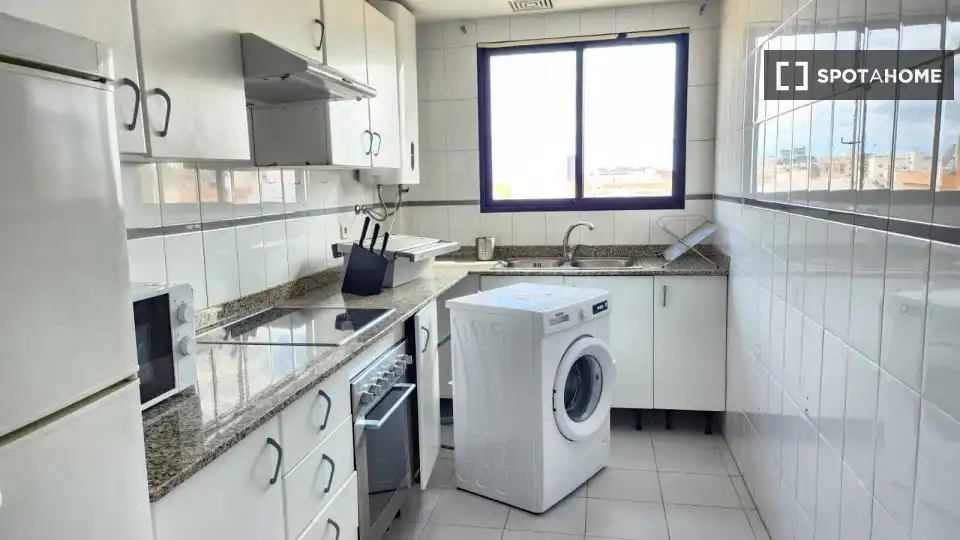 Piso de 2 habitaciones en alquiler en El Grau, Valencia., image 5