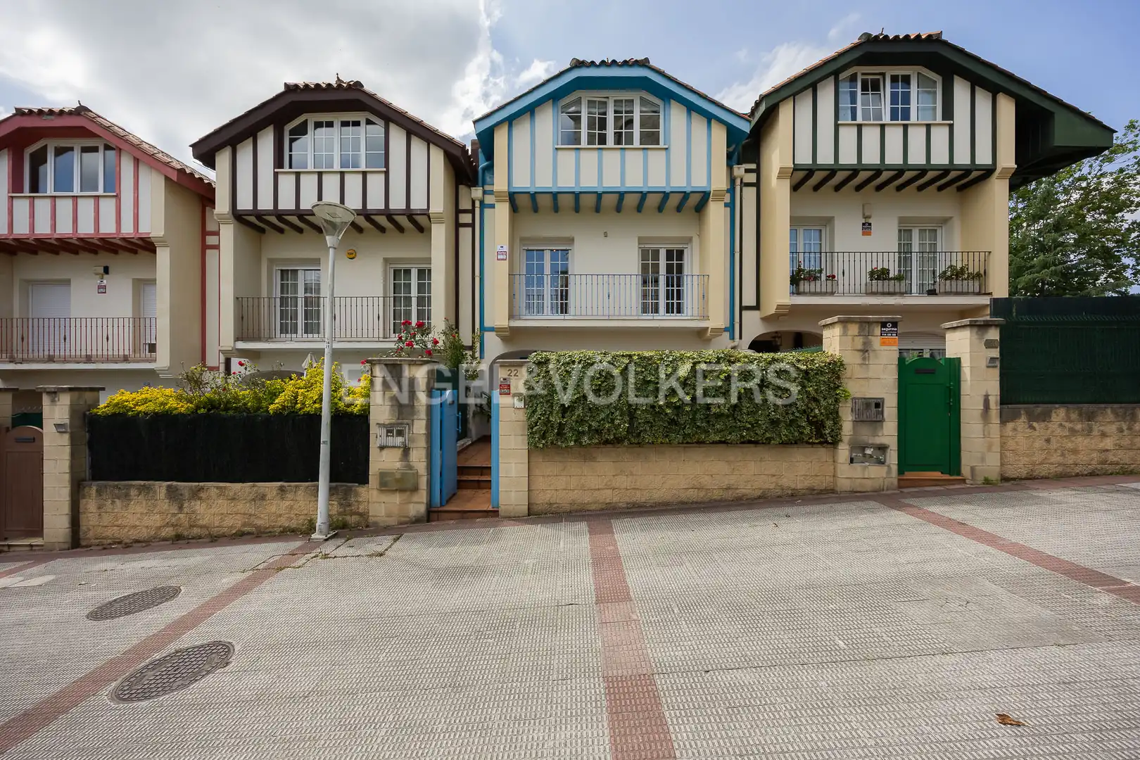 Vista exterior de Casa o chalet en venta en Loiu con Calefacción, Jardín privado y Piscina