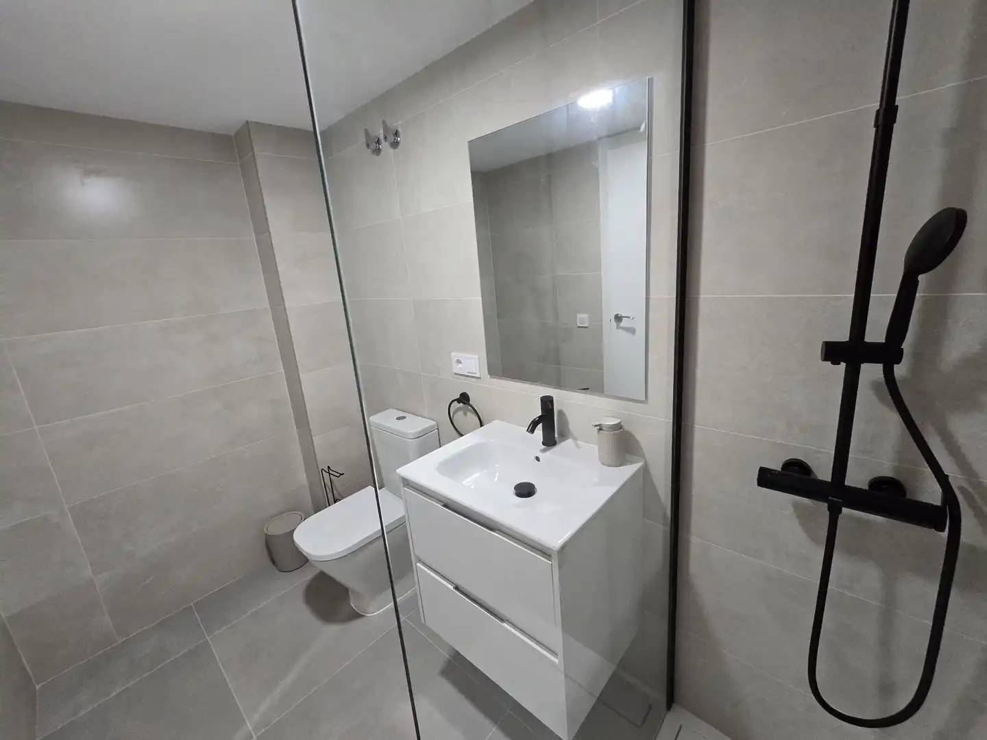 Bathroom of Flat for rent in Bailén - Miraflores