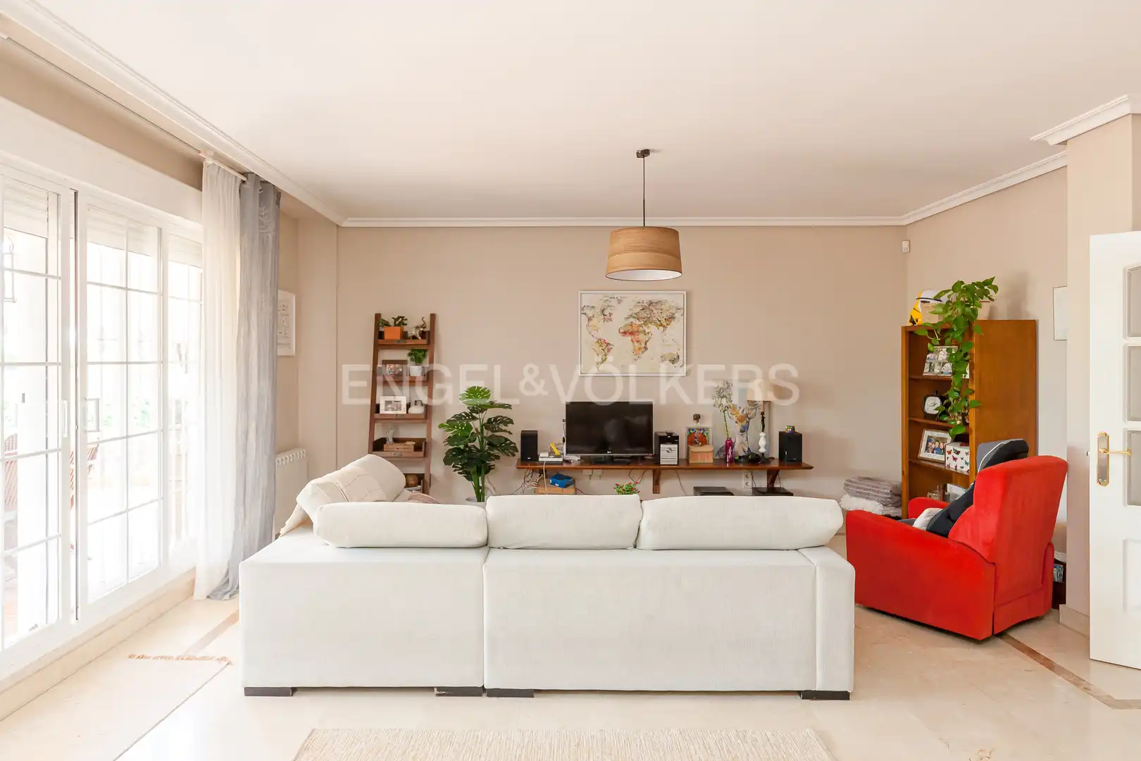 Sala d'estar de Casa adosada de lloguer en Majadahonda amb Aire condicionat, Calefacció i Jardí privat