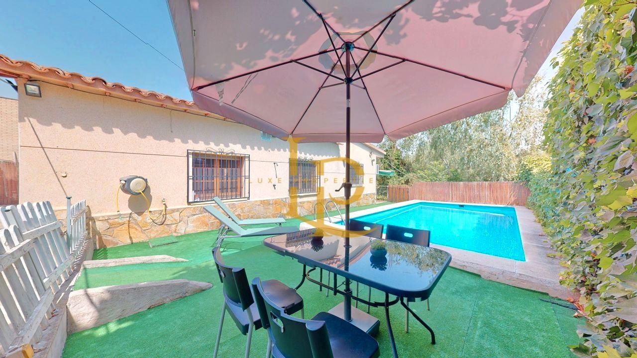 Vista exterior de Casa o chalet en venta en Castellbisbal con Aire acondicionado, Jardín privado y Parquet