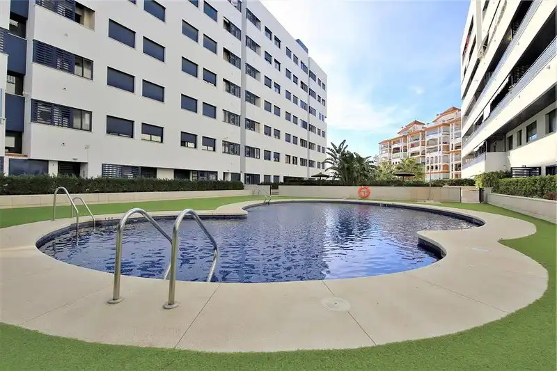 Schwimmbecken von Dachboden zum Verkauf in Estepona mit Klimaanlage, Heizung und Terrasse