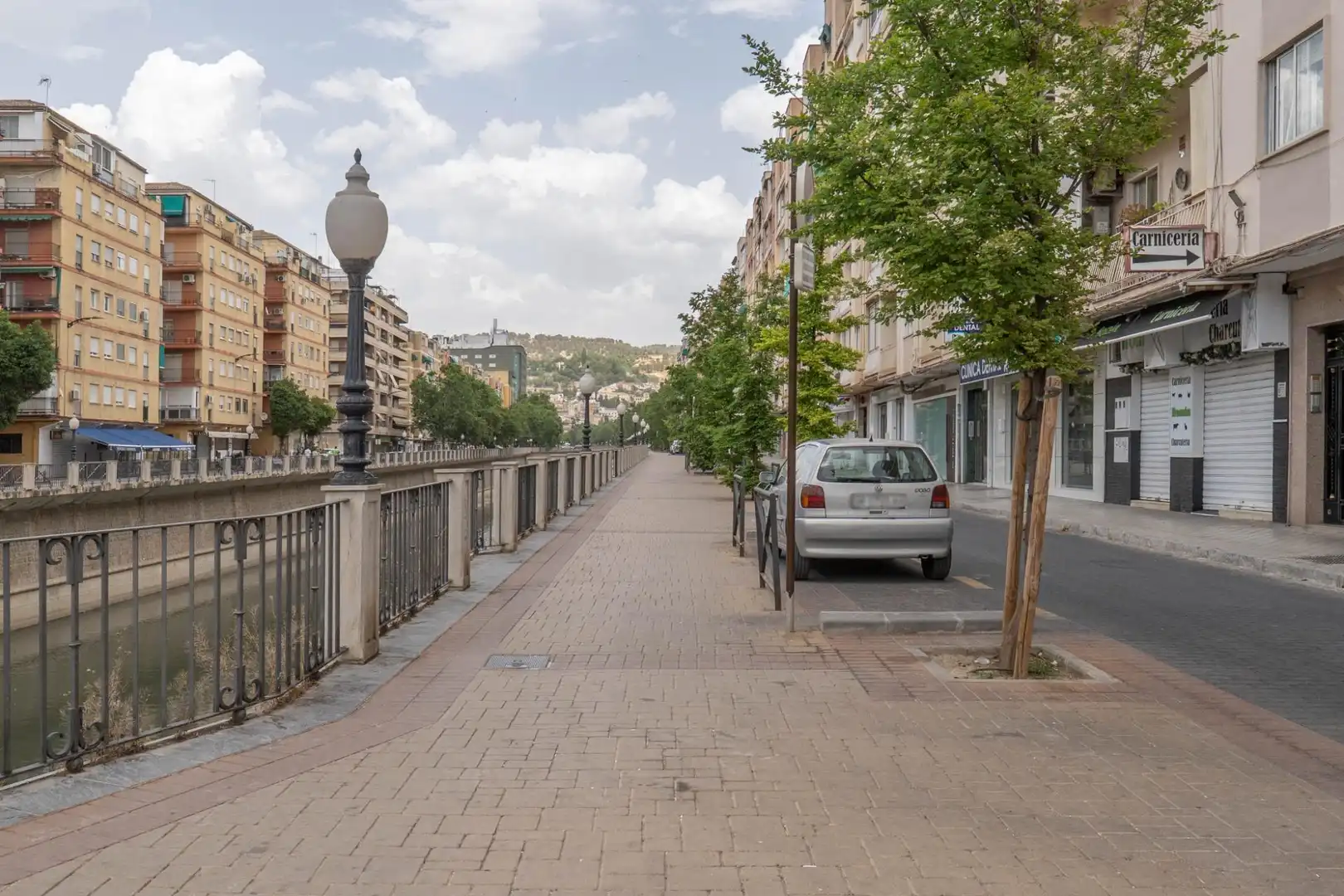 Außenansicht von Dachboden zum Verkauf in Granada mit Klimaanlage