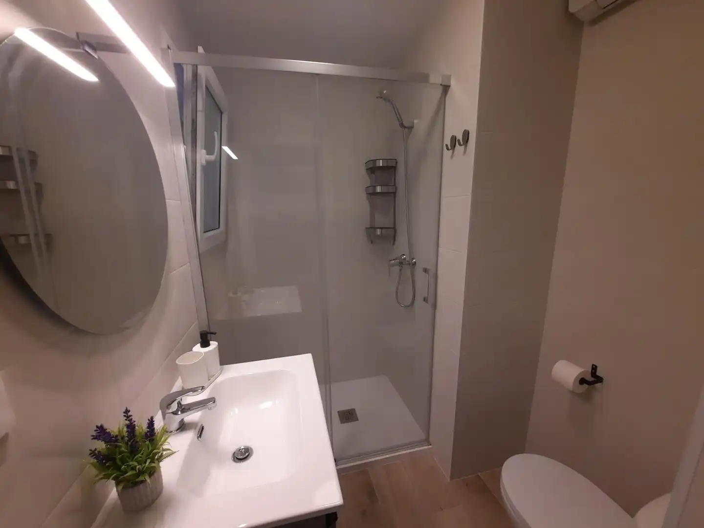 Bathroom of Flat for rent in Almansa  with Air Conditioner, Furnished and Balcony