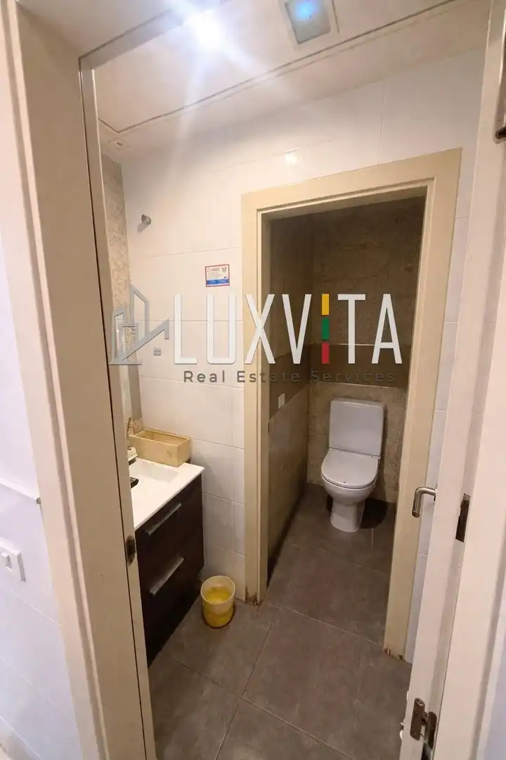 Local comercial de lloguer a Avenida Juan Carlos I, imagen 13