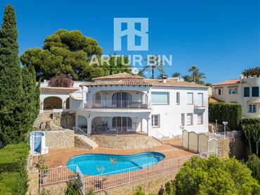 Villa con piscina in vendita a La Fustera