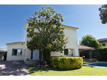 Chalet con piscina en venta en Calle Plàtan