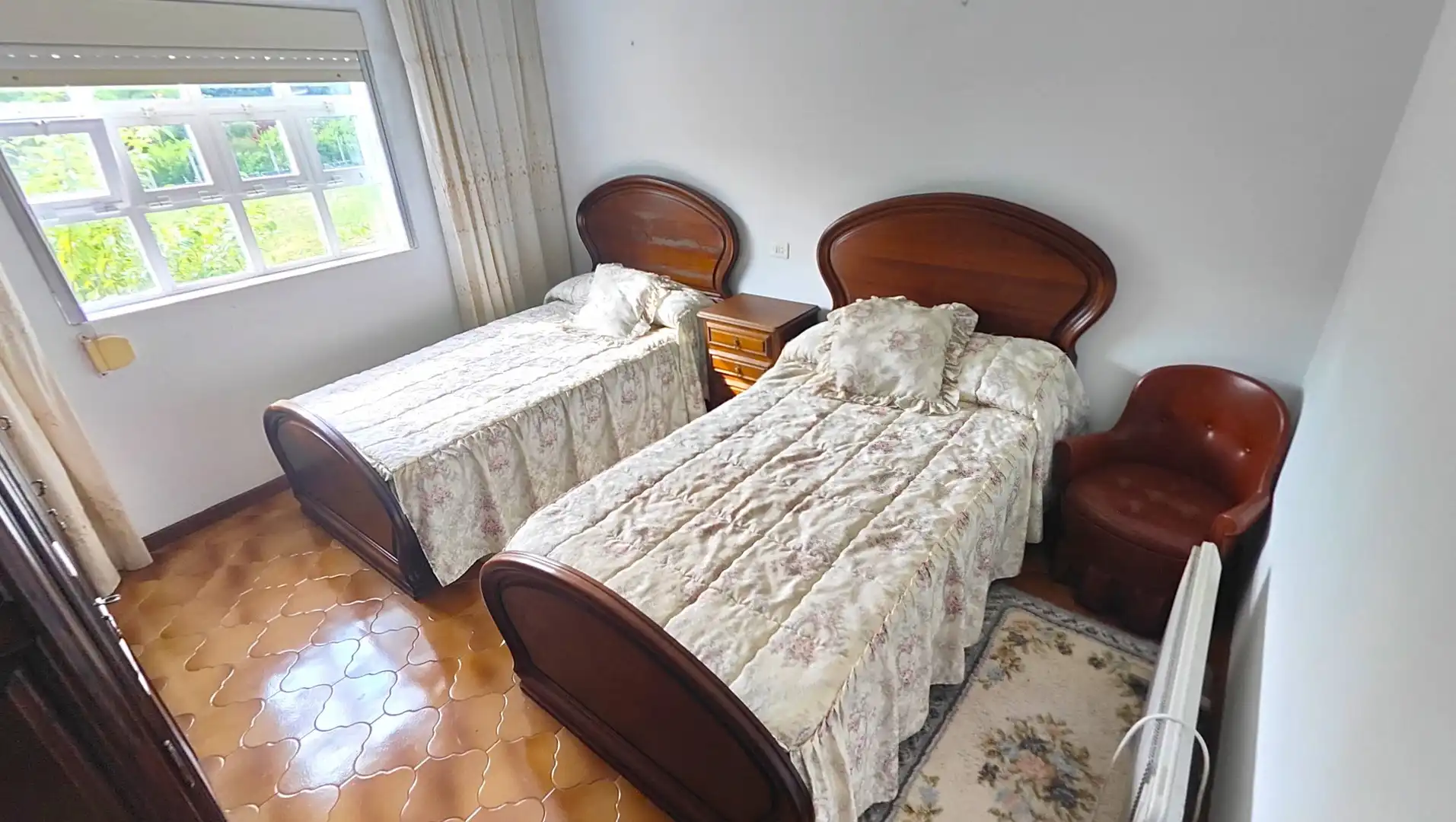 Dormitori de Casa o xalet en venda en Santiago de Compostela  amb Jardí privat i Moblat