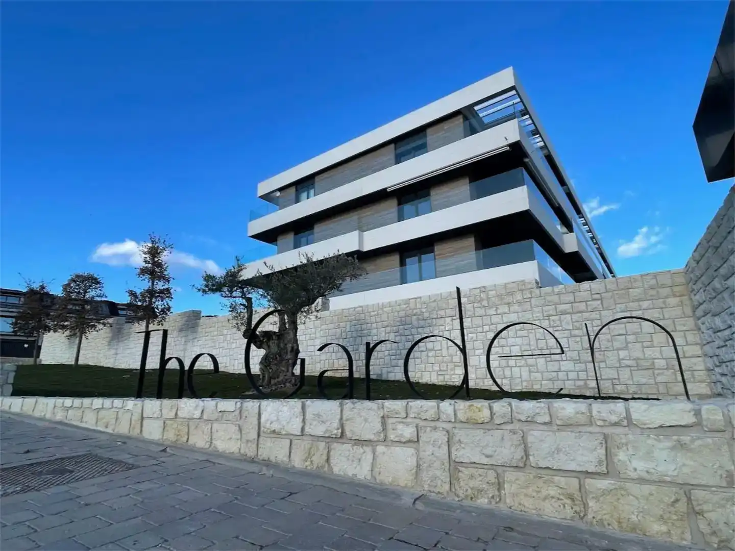 Jardí de Pis en venda en La Moraleja amb Aire condicionat i Piscina