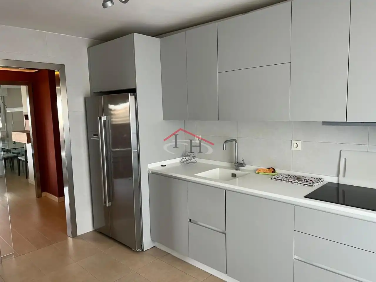 Cuina de Àtic de lloguer en León Capital  amb Calefacció, Parquet i Terrassa