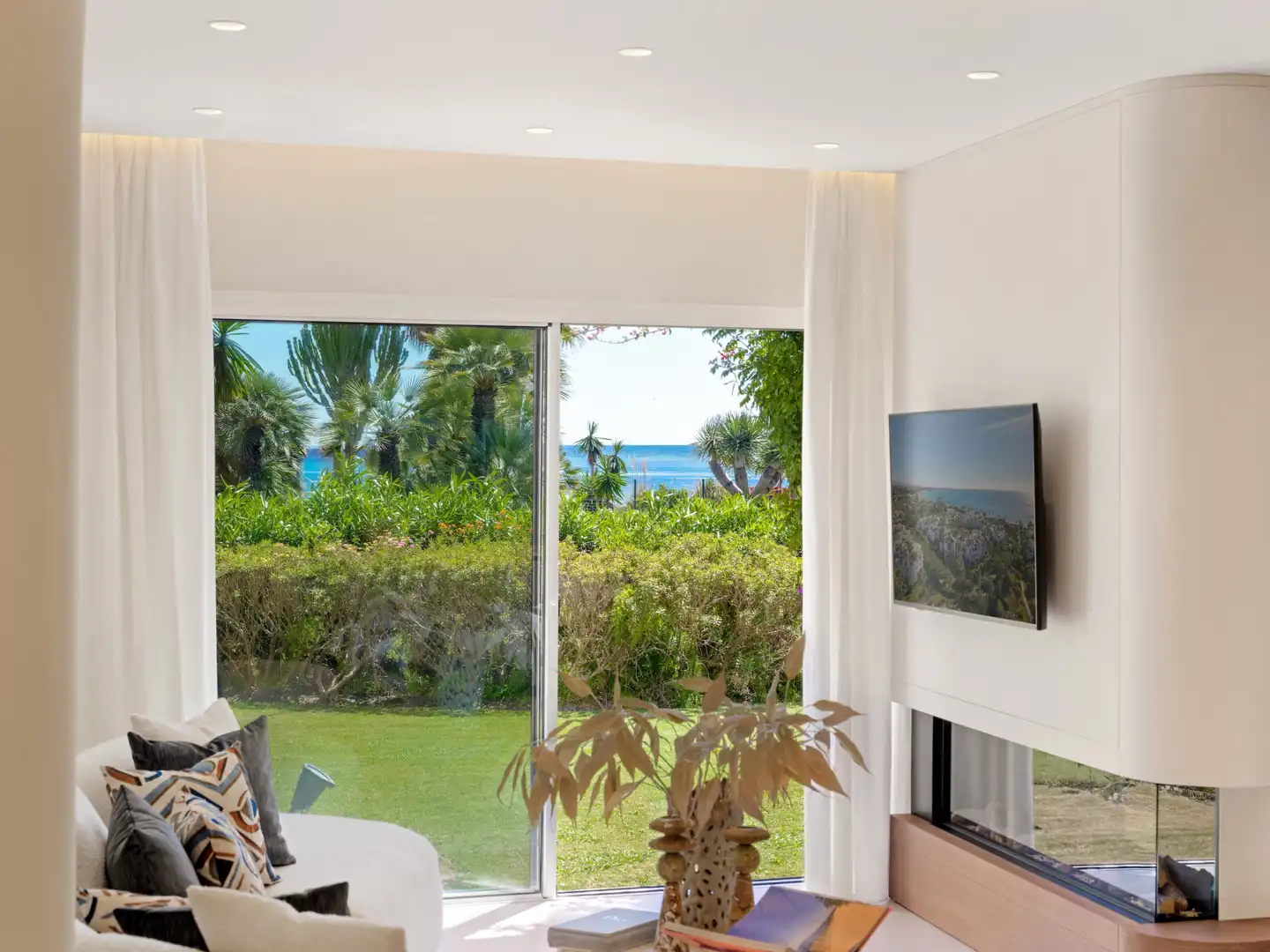 Sala d'estar de Planta baixa en venda en Estepona amb Terrassa, Piscina i Balcó