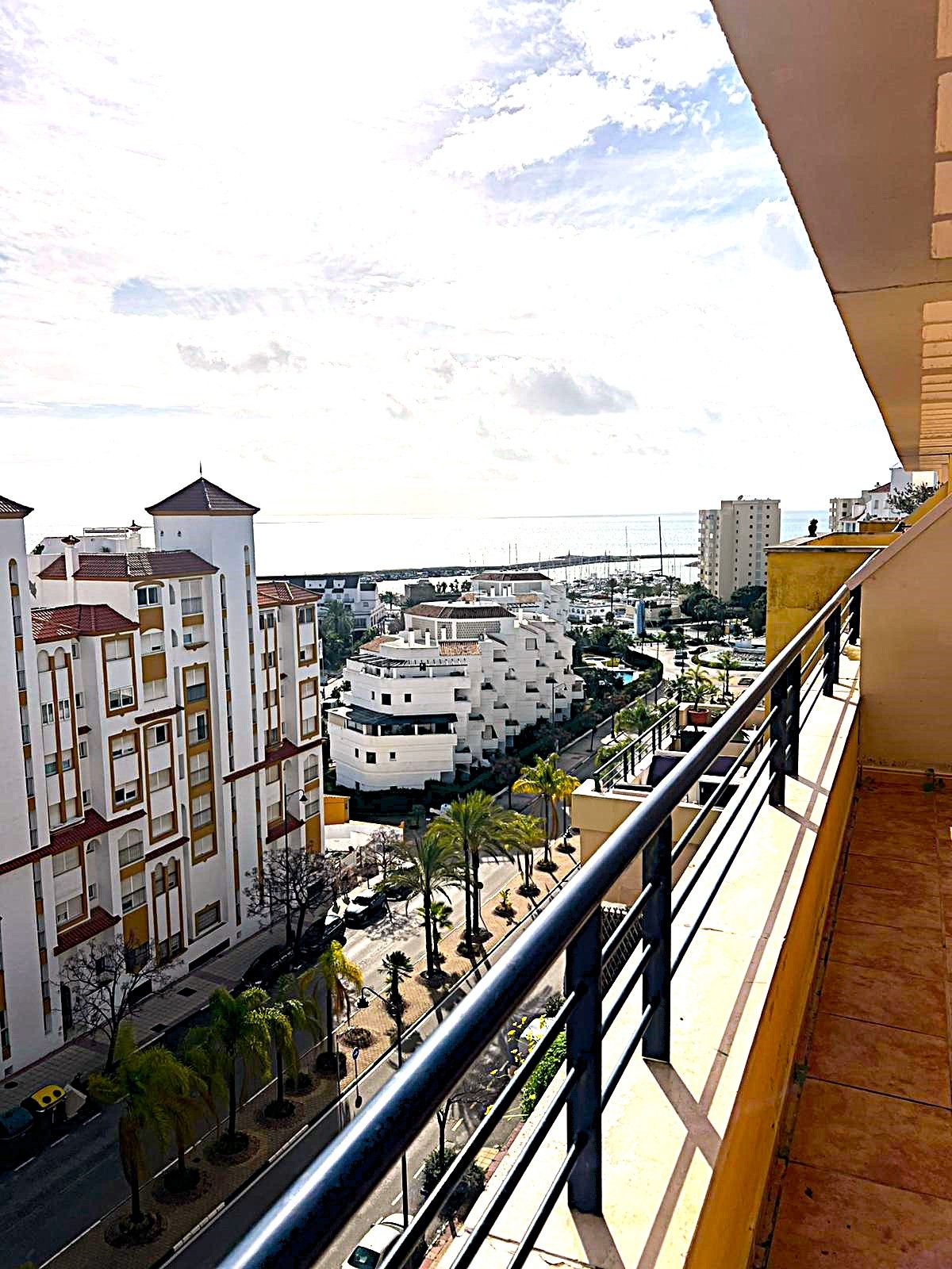 Exterior view of Attic to rent in Estepona  with Air Conditioner, Terrace and Storage room