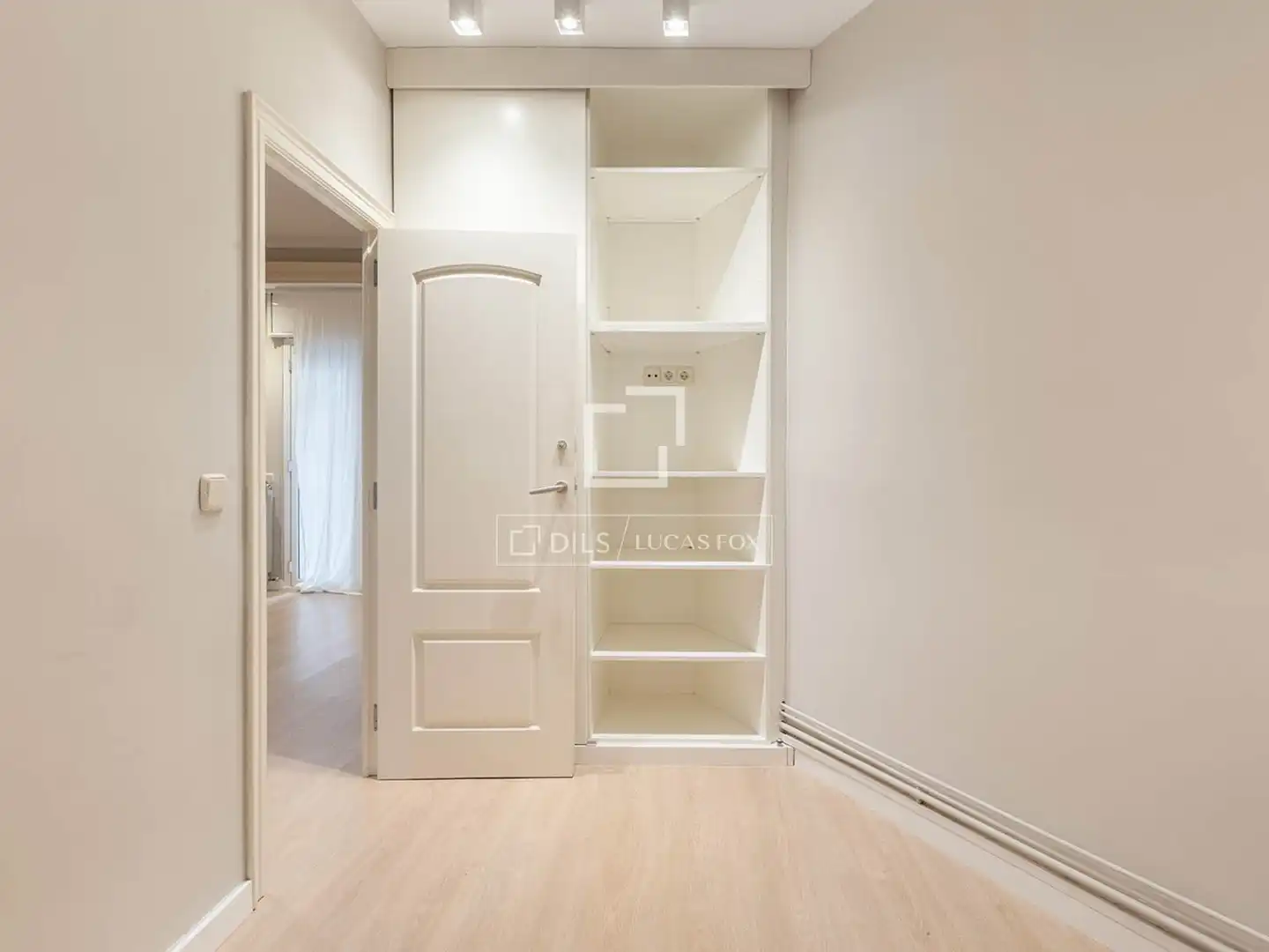 Schlafzimmer von Wohnung zum Verkauf in Barcelona mit Klimaanlage und Heizung