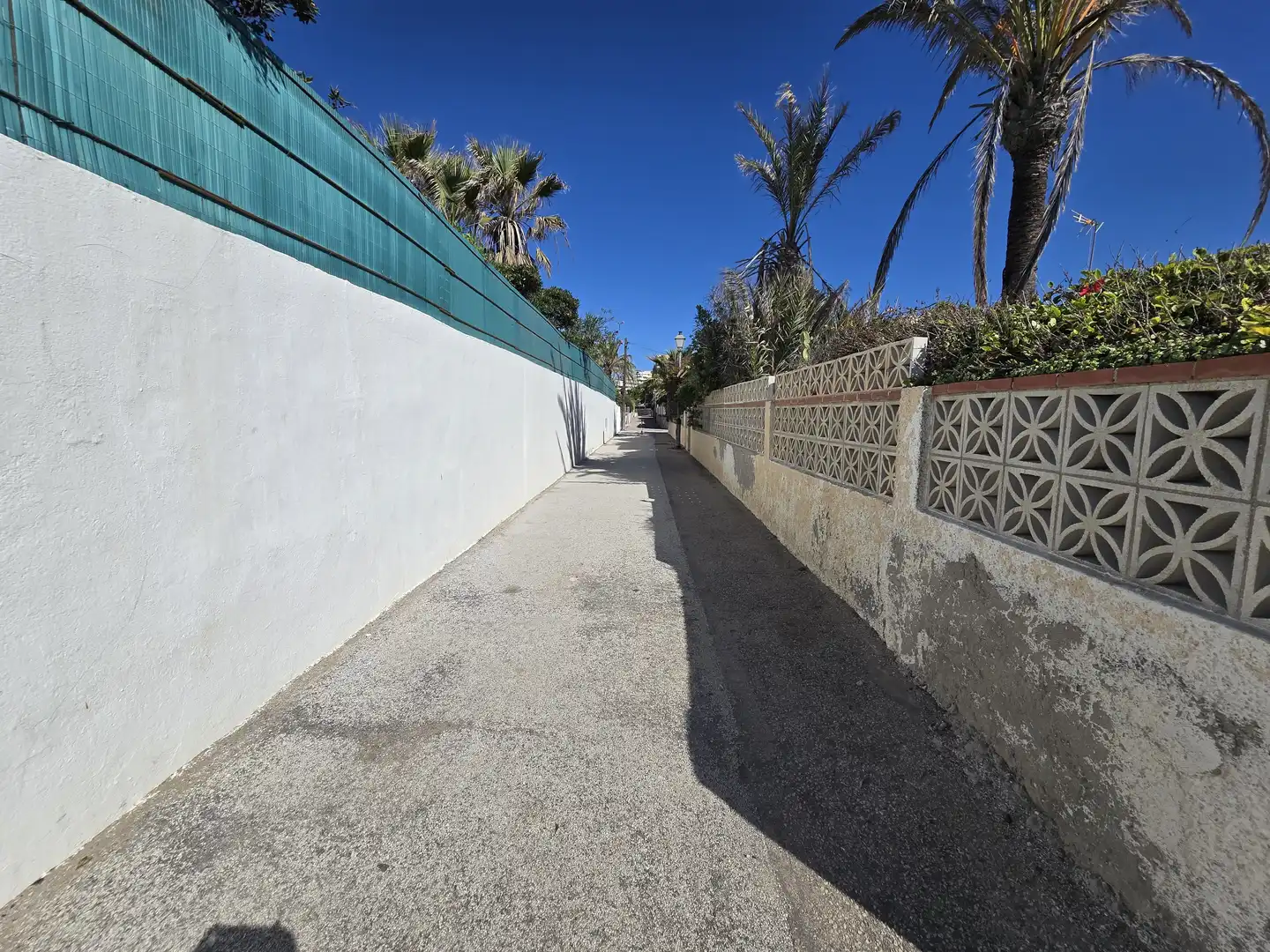 Vista exterior de Casa o xalet en venda en Marbella amb Aire condicionat, Calefacció i Jardí privat